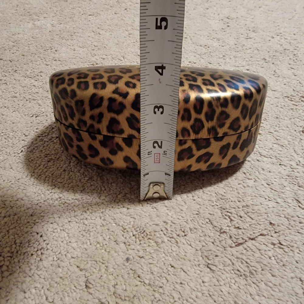 Guess Sunglasses with Case - Picture 12 of 15